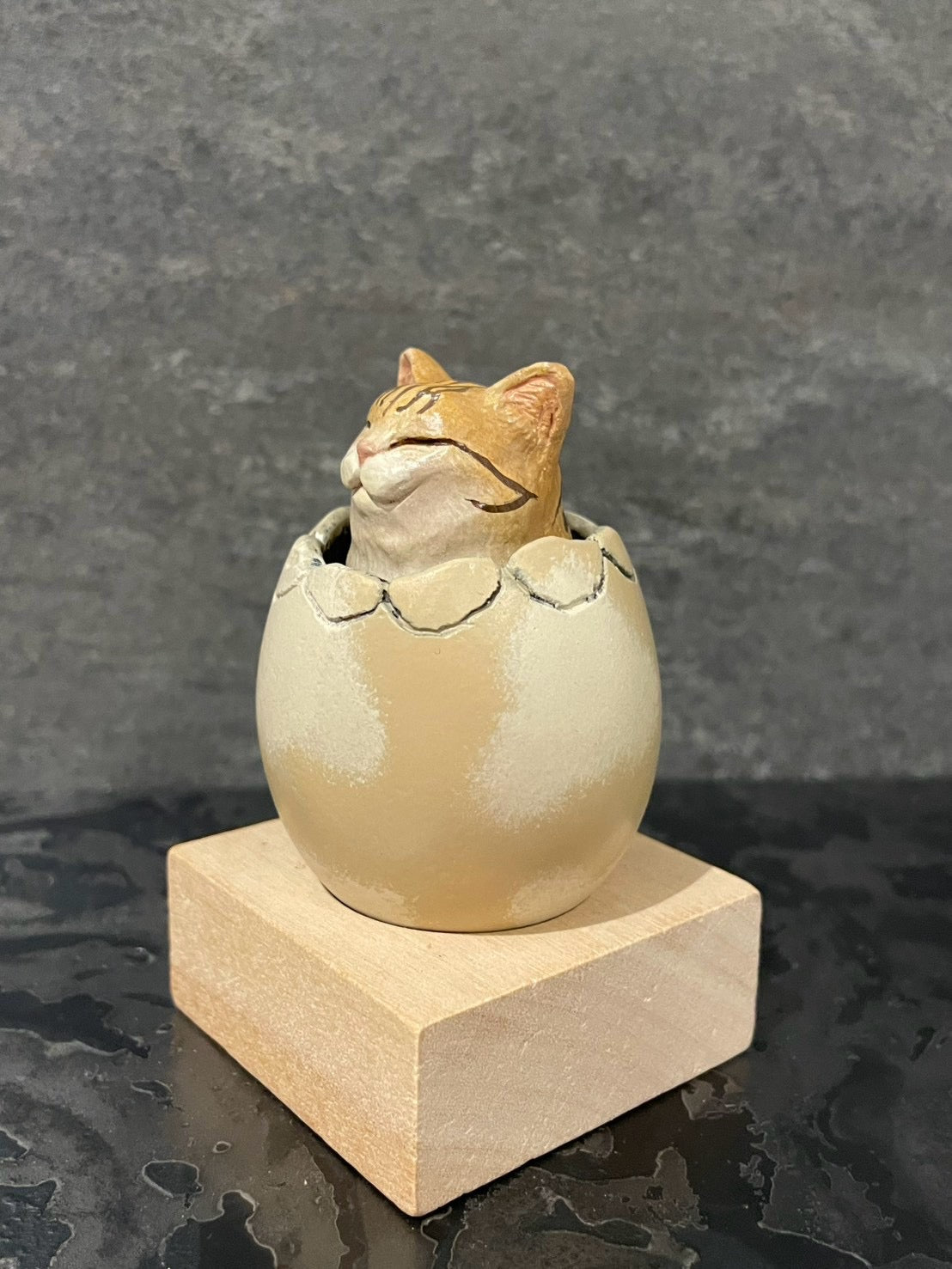 ひょこっとタマゴネコ(茶トラ)Hatching Cat