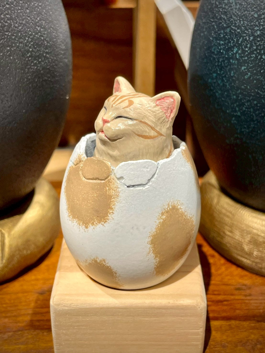 ひょこっとタマゴネコ(茶トラ)Hatching Cat