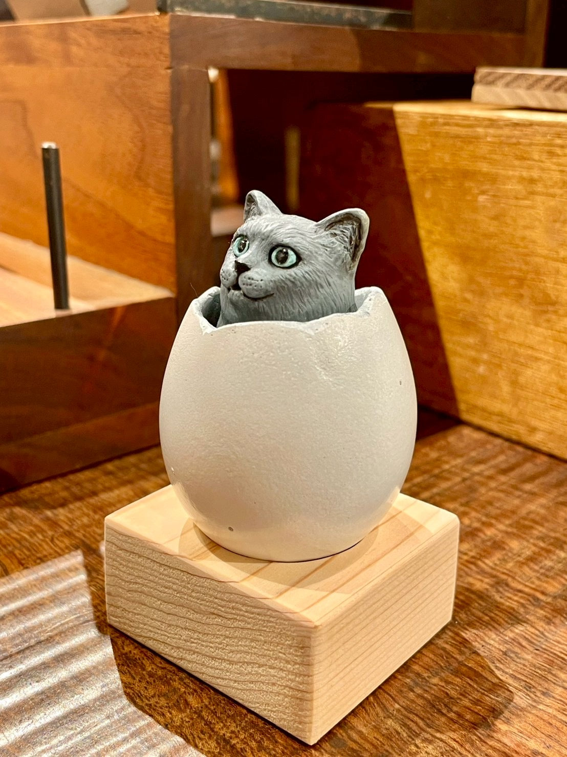 ひょこっとタマゴネコ(ロシアンブルー)Hatching Cat