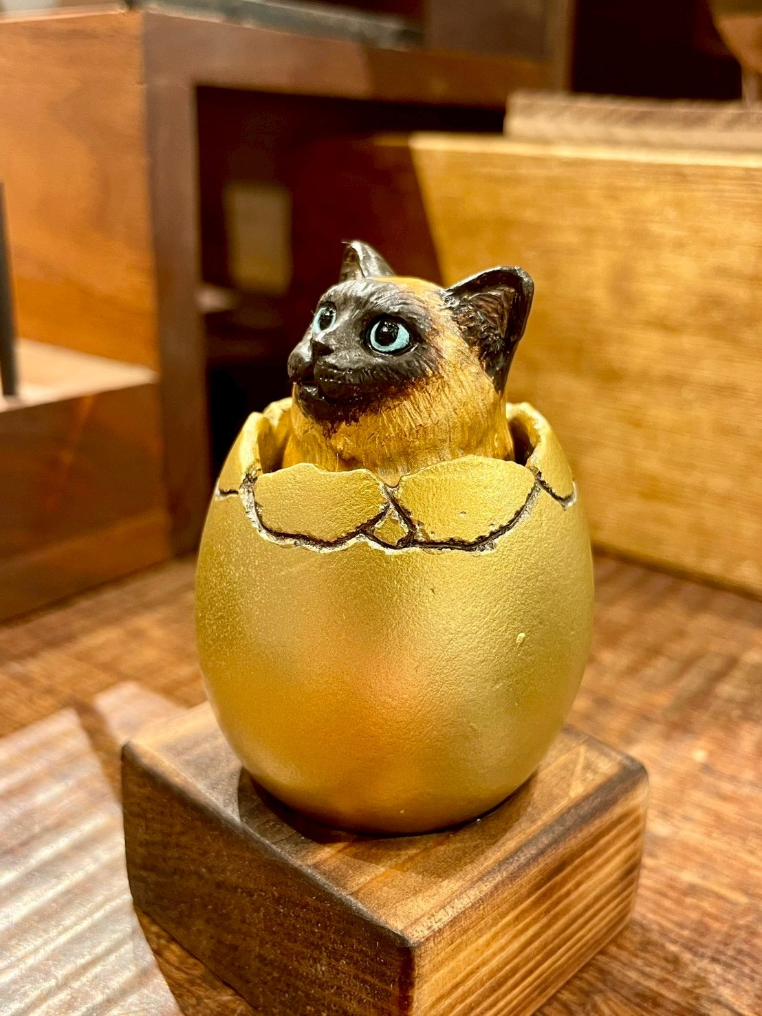ひょこっとタマゴネコ(アンティークシャム)Hatching Cat