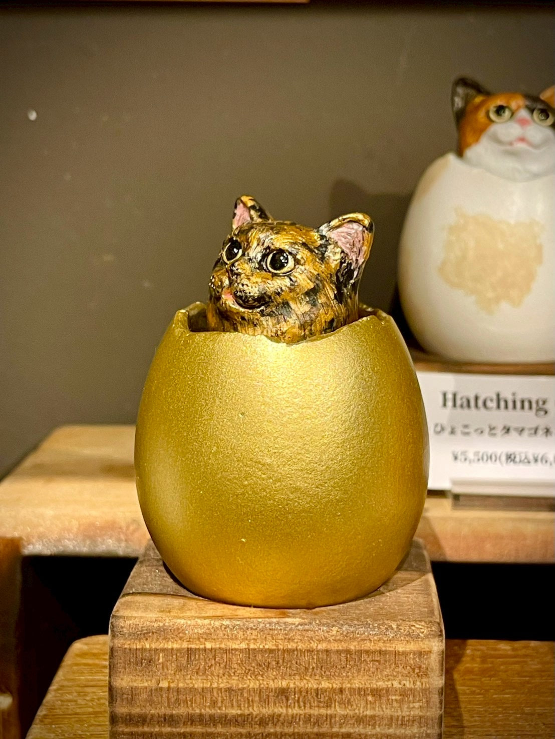 ひょこっとタマゴネコ(サビ猫)Hatching Cat